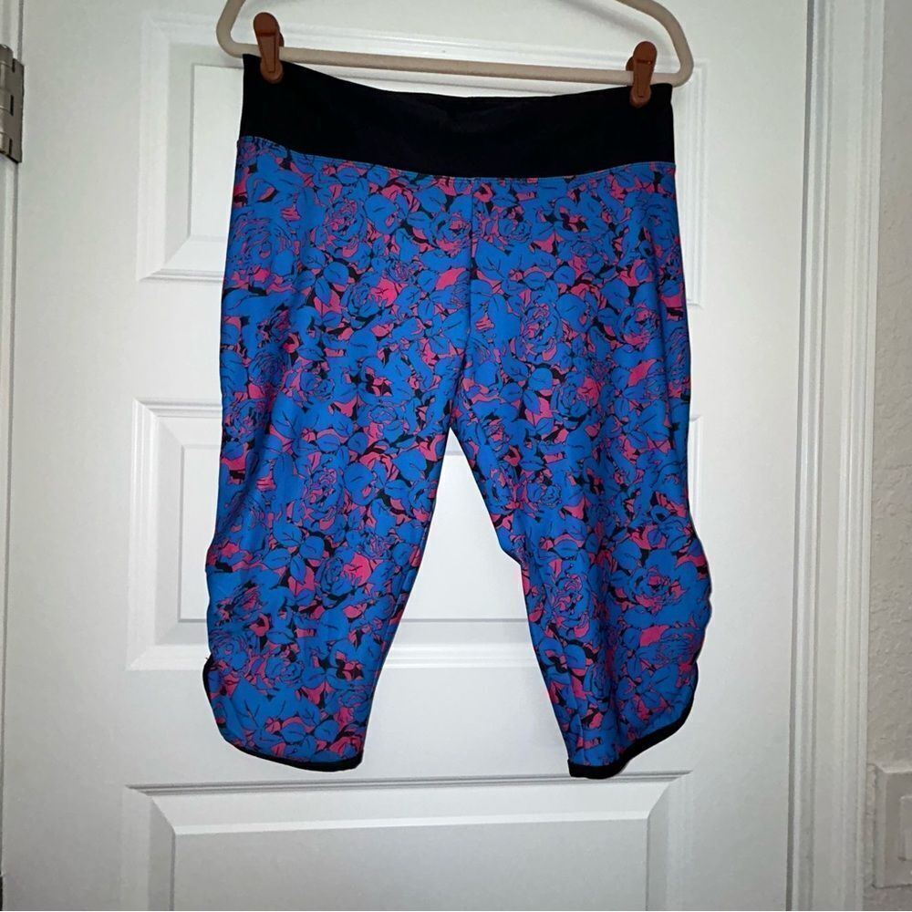 BALLY Fitness Rose Floral Print Pull On Capri Crop Legging Pants